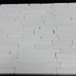 Mozaika Trawertynowa Anatolian Cream 1xróżne rozmiary cm wymiary płytki na siatce 30,5x30,5x1 cm struktura powierzchni: antykowana